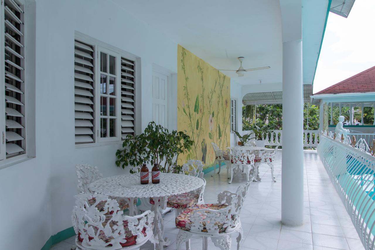 Villa Diamond Guest House Montego Bay Exterior photo