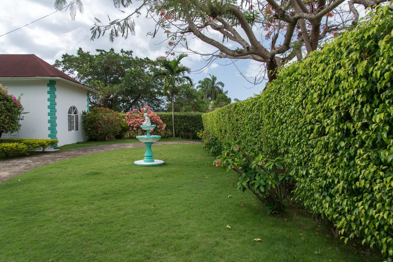 Villa Diamond Guest House Montego Bay Exterior photo