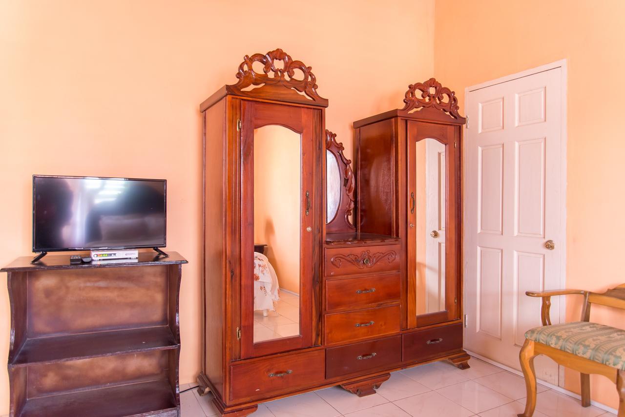 Villa Diamond Guest House Montego Bay Room photo